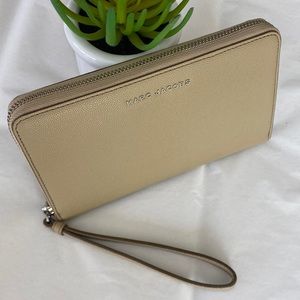 Marc Jacobs Bone Wristlet Wallet
